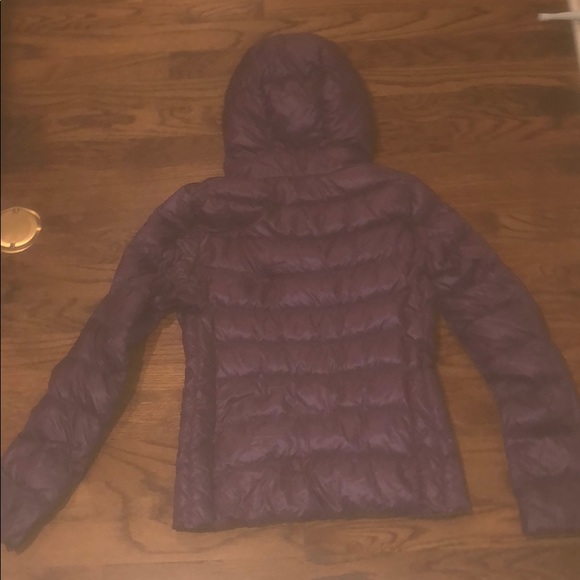 A thin but warm Uniqlo coat - Picture 3 of 3